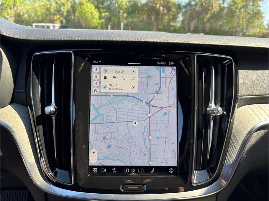 Used 2024 Volvo V60 B5 Cross Country Ultimate w/ Climate Package image 33