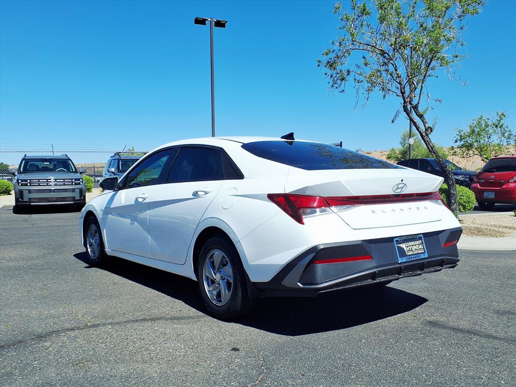 New 2026 Hyundai Elantra SE image 4