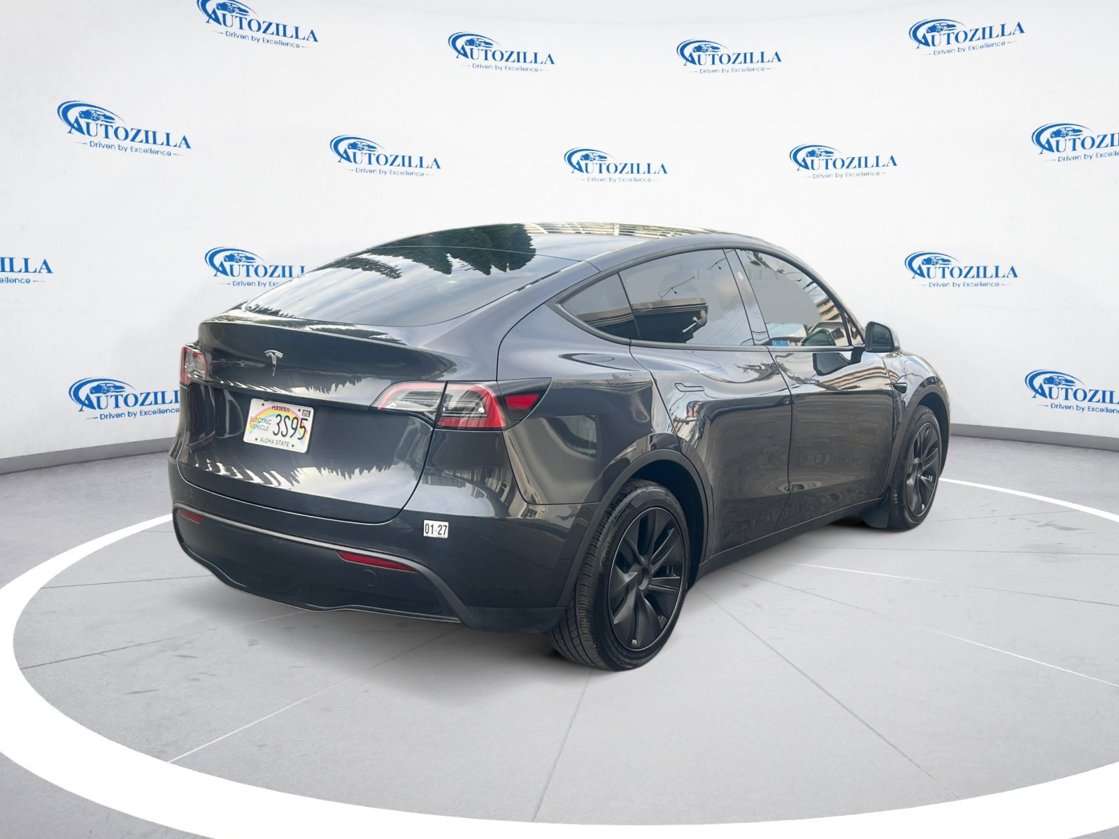 Used 2025 Tesla Model Y Long Range RWD image 5