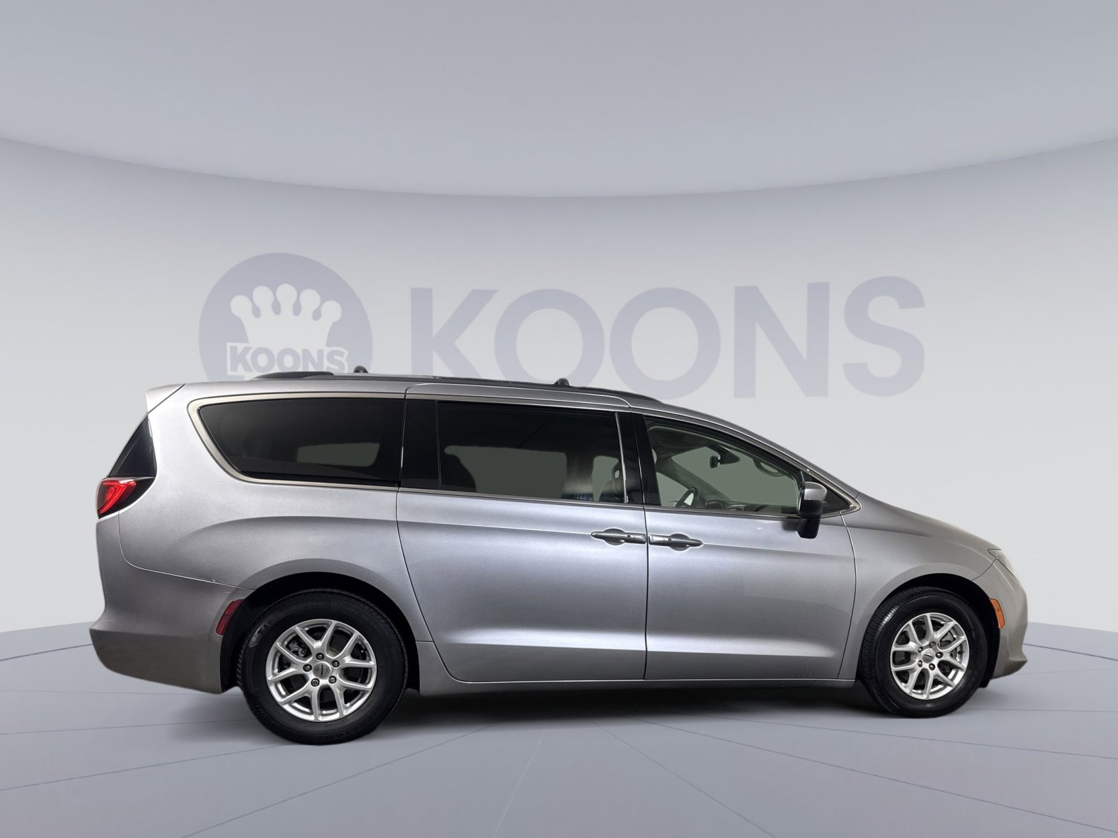 Used 2021 Chrysler Voyager Lxi image 8