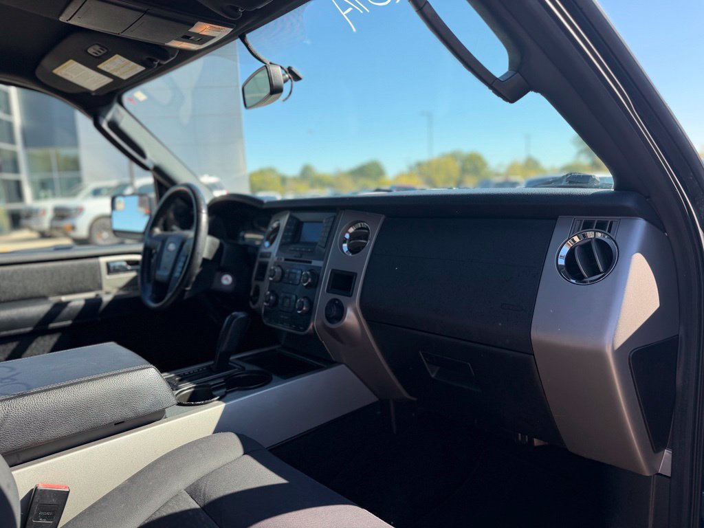 Used 2017 Ford Expedition XLT RWD image 9