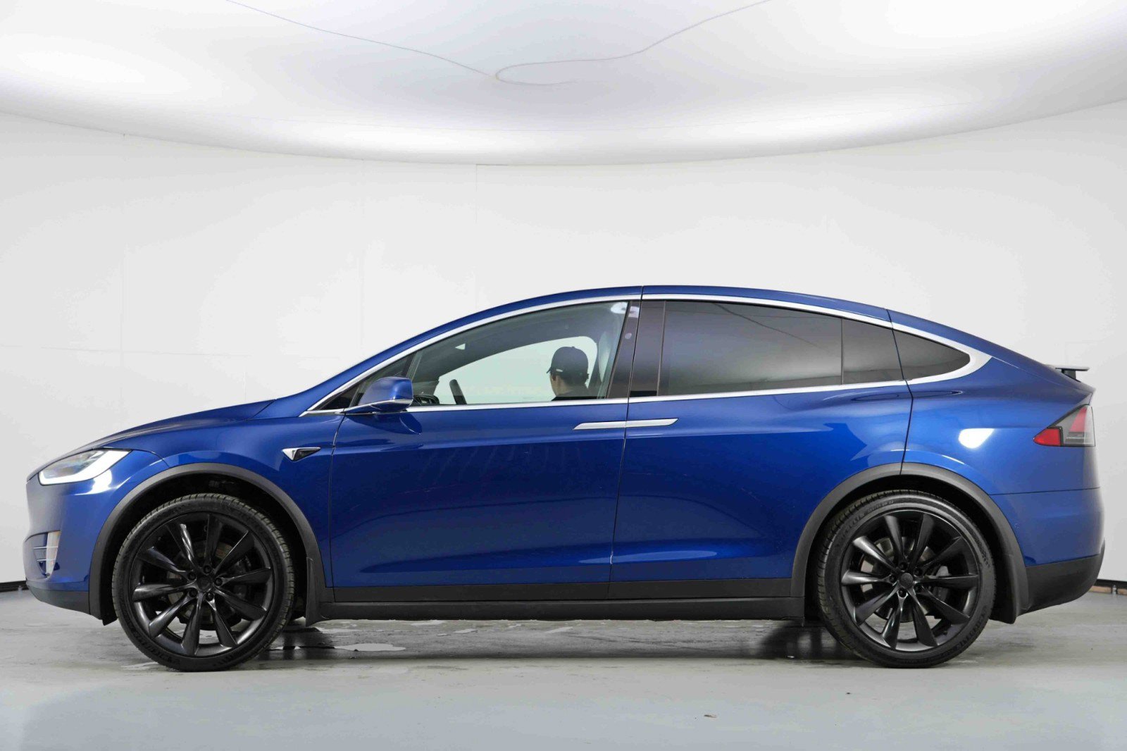 Used 2019 Tesla Model X 75D image 8