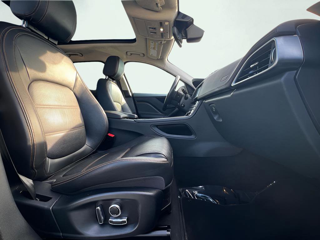 Used 2019 Jaguar F-PACE Prestige image 24