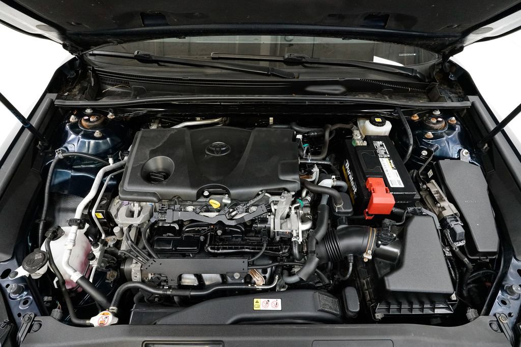 Used 2018 Toyota Camry SE image 3