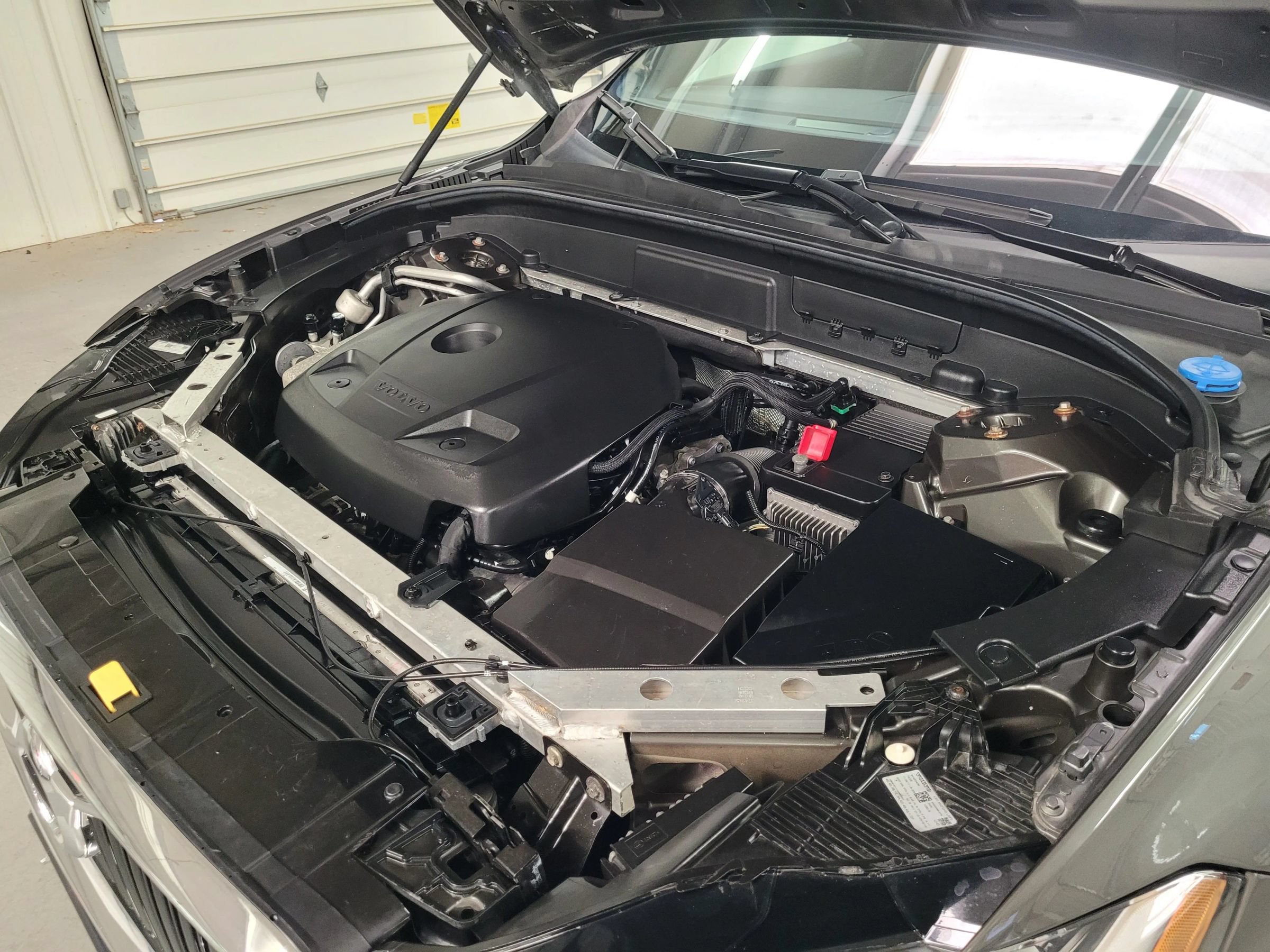 Used 2018 Volvo XC60 T5 Momentum w/ Vision Package AWD/4WD image 45
