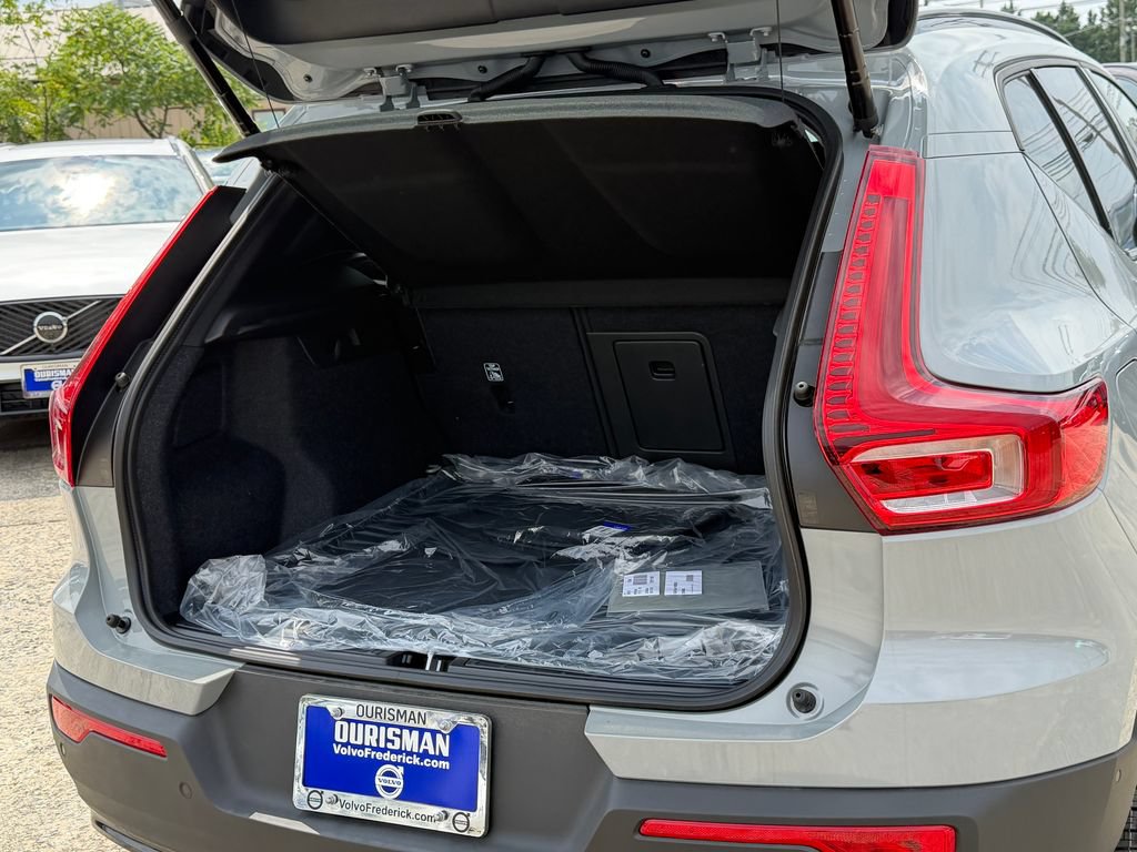 New 2026 Volvo XC40 B5 Plus w/ Climate Package AWD/4WD image 13