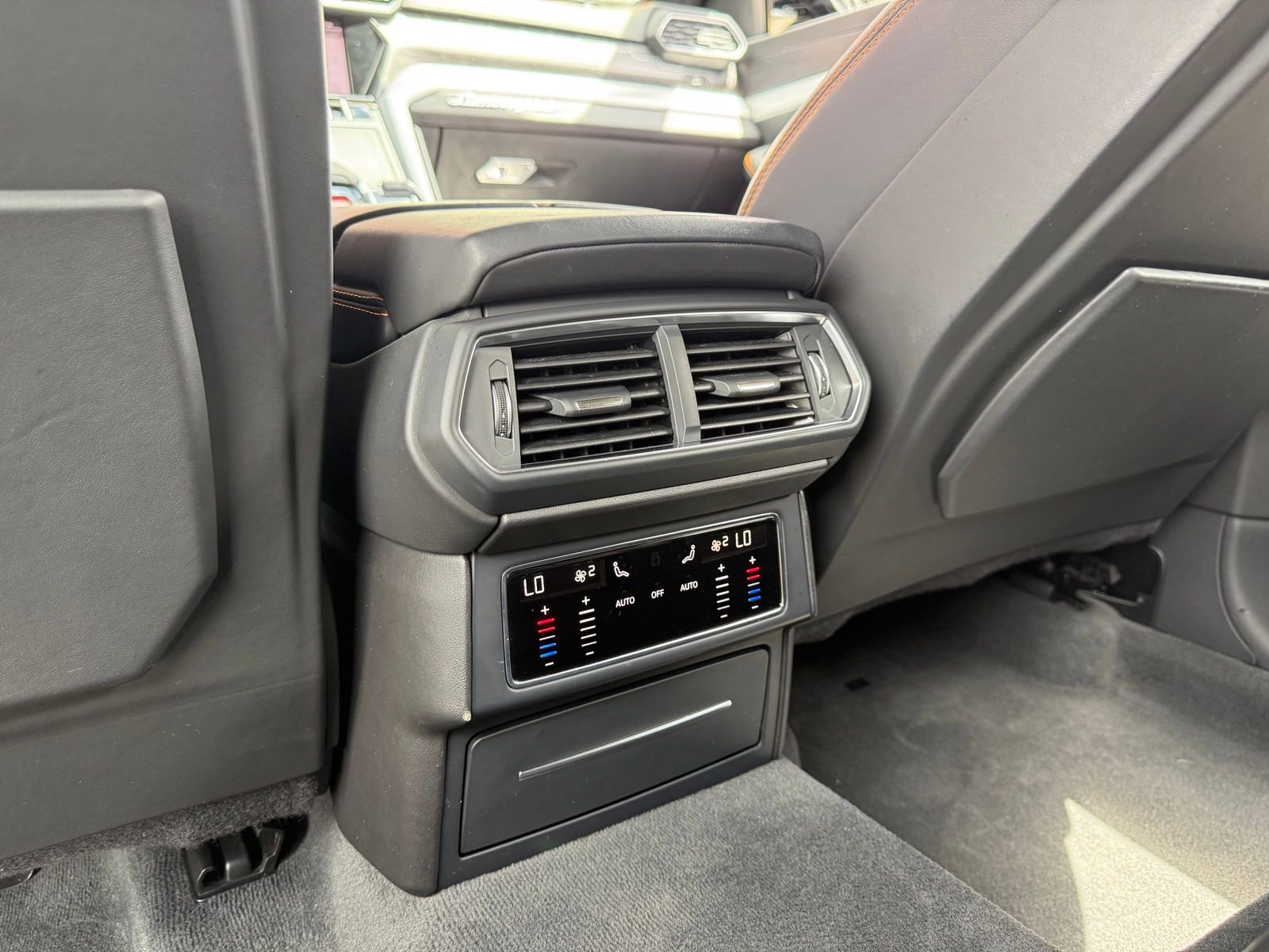 Used 2020 Lamborghini Urus image 24