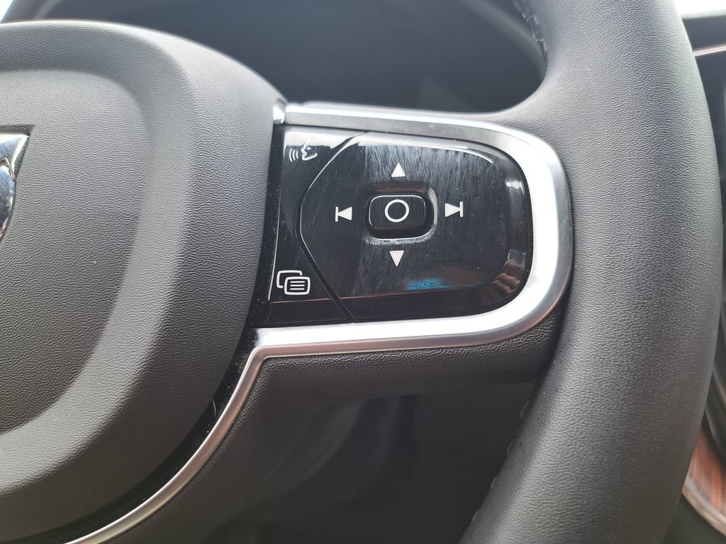 Used 2023 Volvo XC60 B5 Ultimate w/ Protection Package Premier FWD image 18