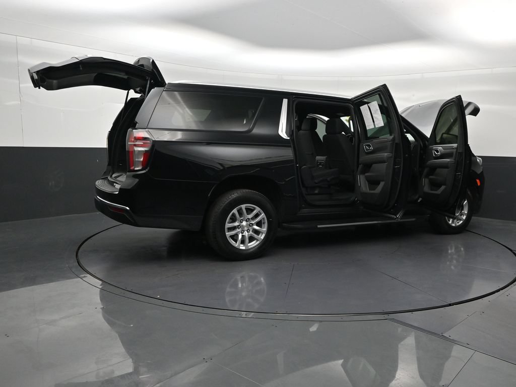 Used 2024 Chevrolet Suburban LS RWD image 32