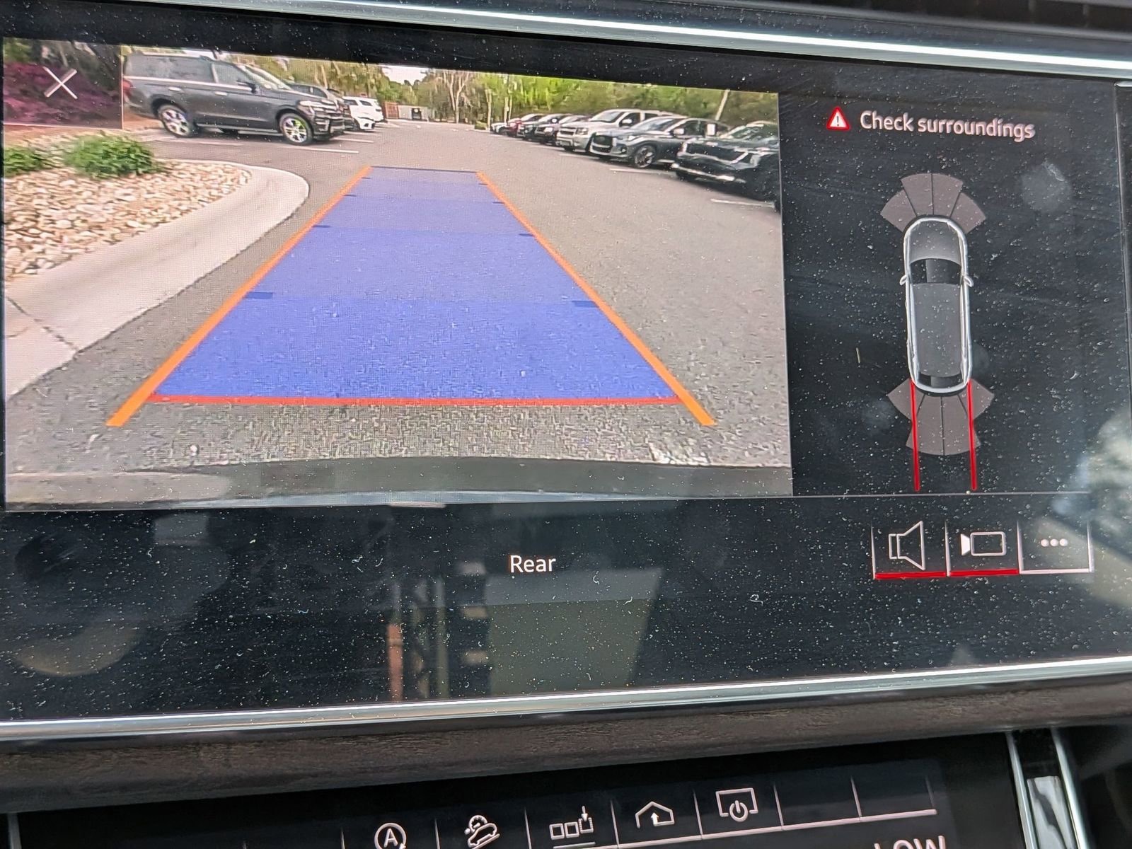 Used 2019 Audi Q8 Premium image 24