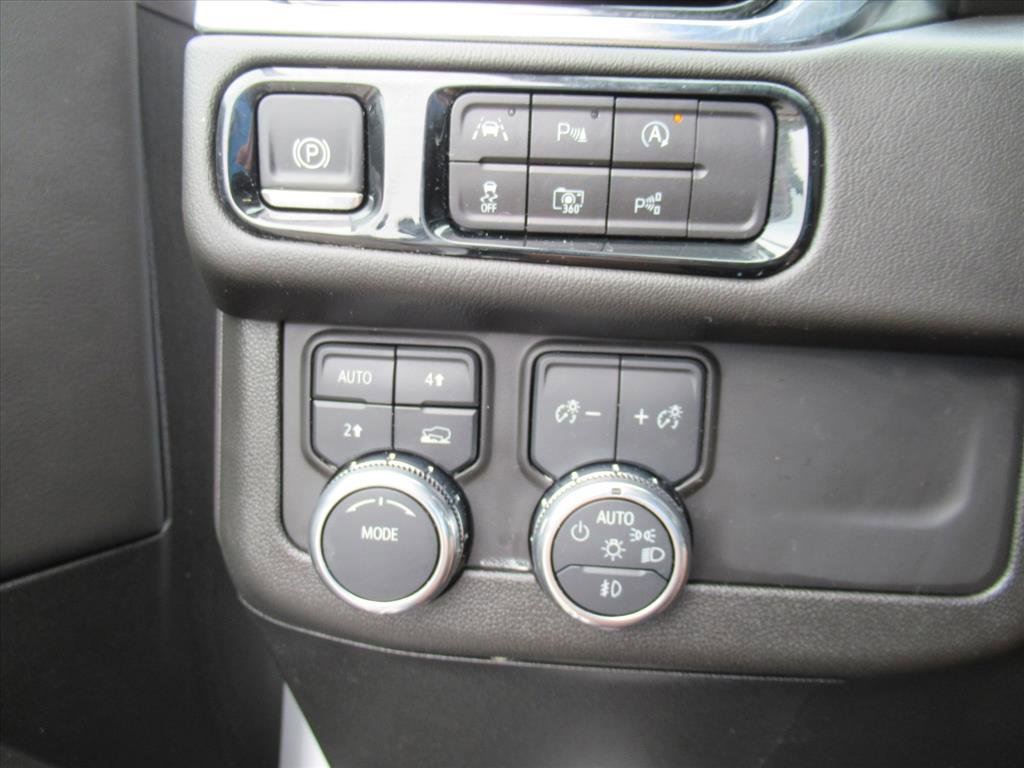 Used 2025 GMC Yukon XL Denali image 21