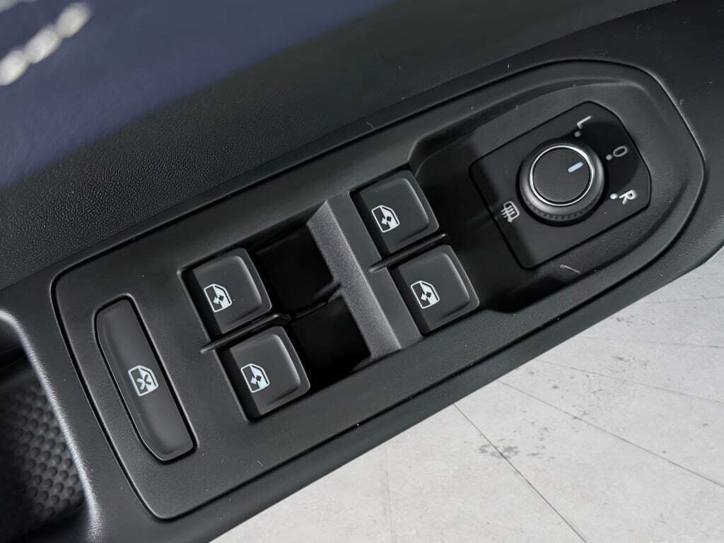 New 2026 Volkswagen Taos SEL AWD/4WD image 25