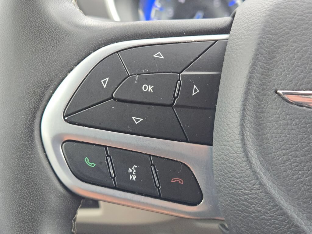 Certified 2024 Chrysler Pacifica Touring-L FWD image 31