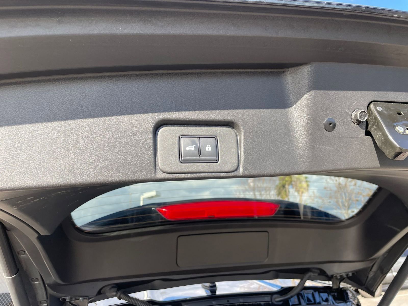 Used 2025 Nissan Rogue SV FWD image 24