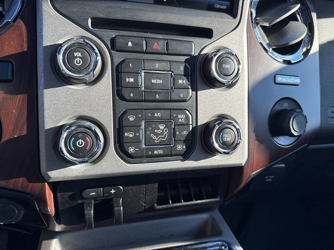 Used 2016 Ford F350 Lariat w/ Chrome Package image 18