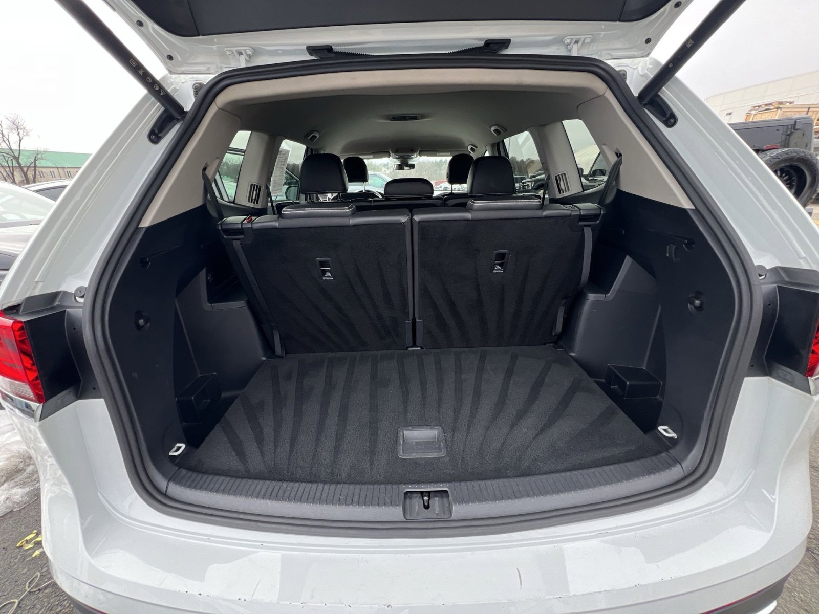 Used 2024 Volkswagen Atlas SE image 24