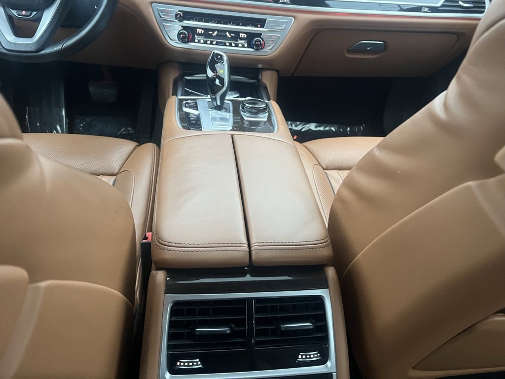 Used 2022 BMW 740i xDrive w/ Luxury Rear Seating Package image 32