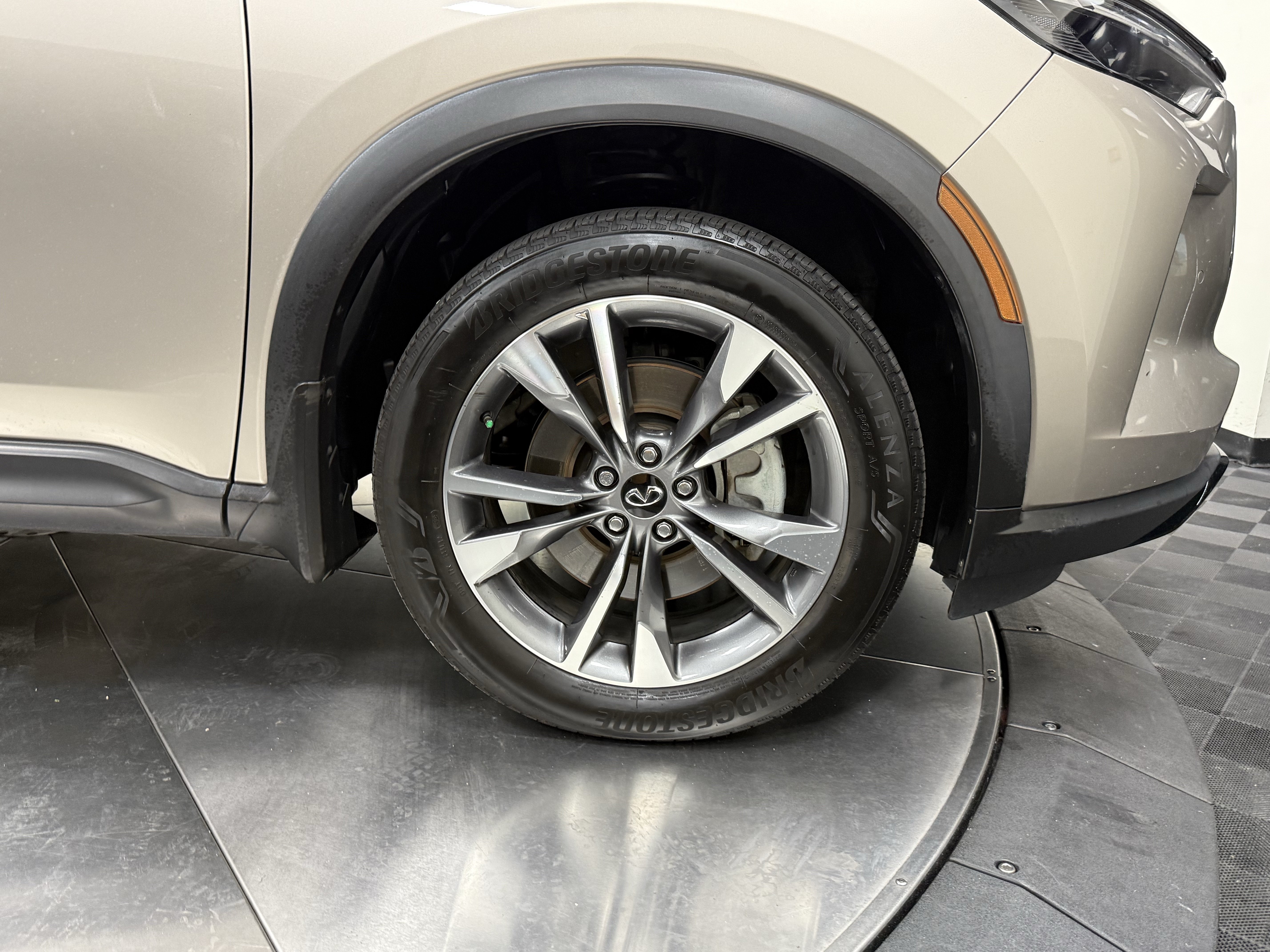 Certified 2024 INFINITI QX60 Luxe FWD image 9