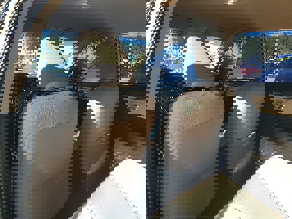 Used 2015 Toyota Corolla LE image 11