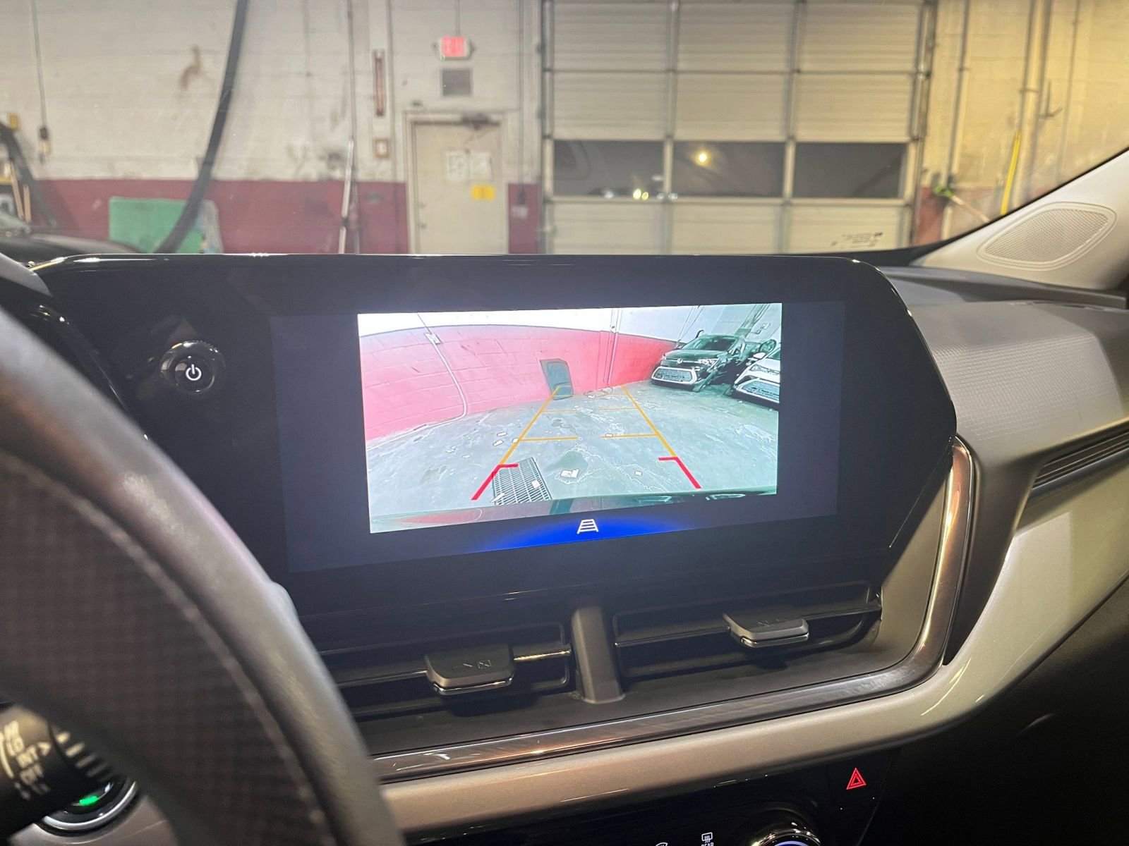 Used 2025 Chevrolet Trax LT image 23