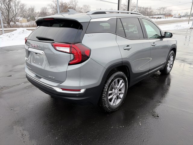 Used 2024 GMC Terrain SLT w/ Infotainment Package II image 3