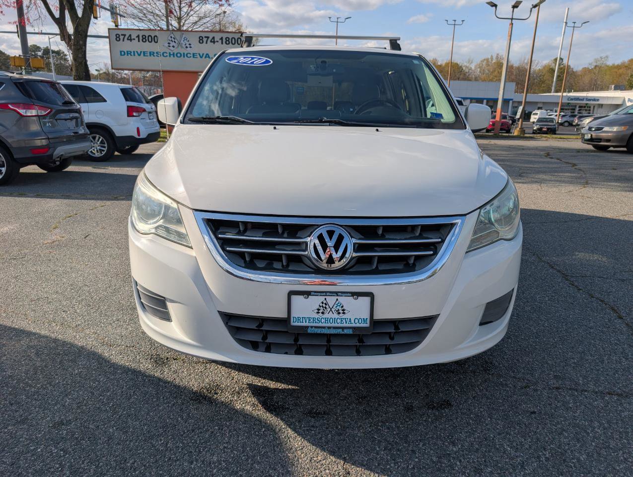 Used 2010 Volkswagen Routan SEL image 12