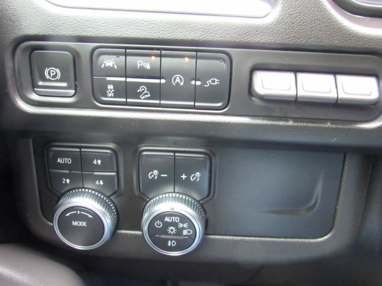 Used 2021 GMC Yukon XL AT4 w/ AT4 Premium Package image 20