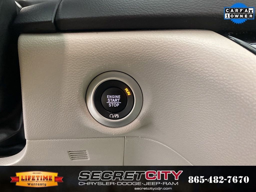 Used 2024 Chrysler Pacifica Touring-L image 17