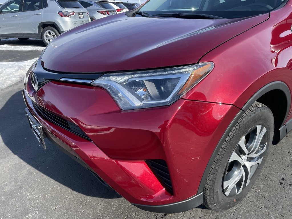 Used 2018 Toyota RAV4 LE image 30