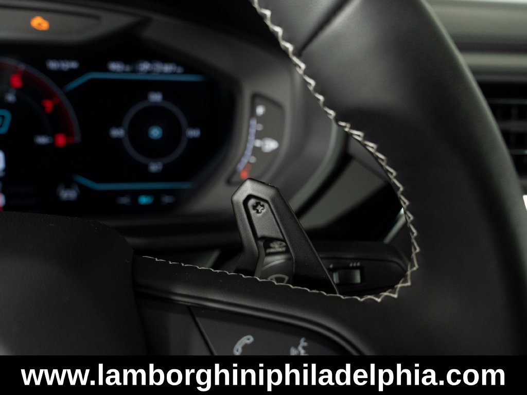 Used 2025 Lamborghini Urus SE AWD/4WD image 44