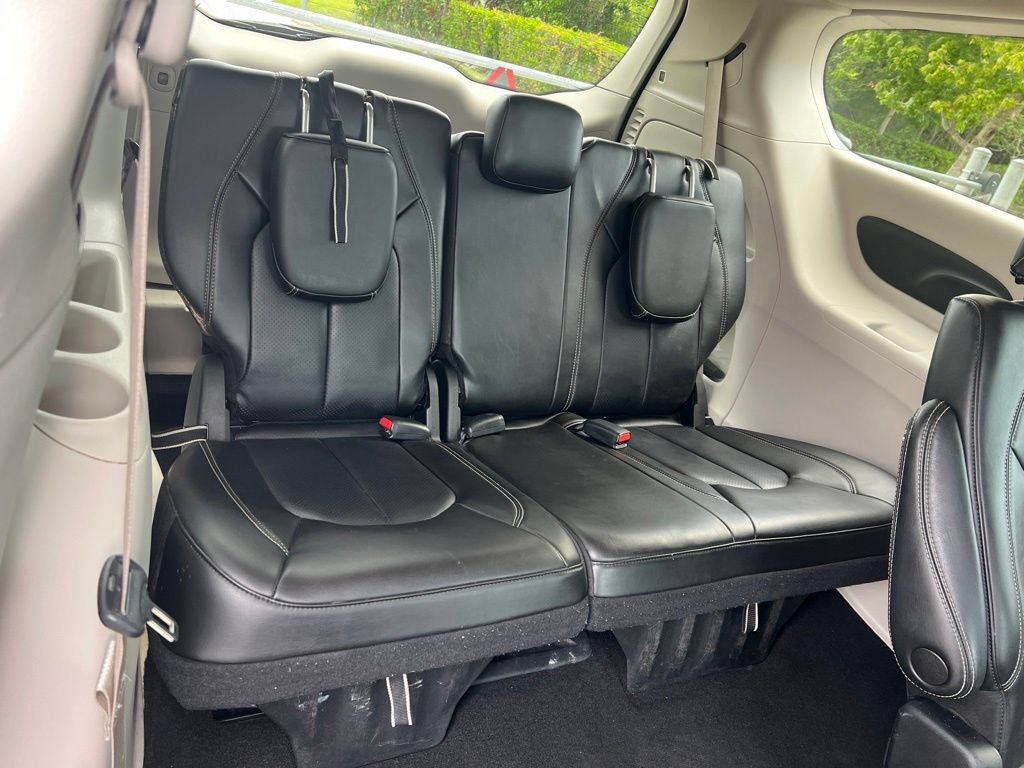 Used 2023 Chrysler Pacifica Touring-L FWD image 24