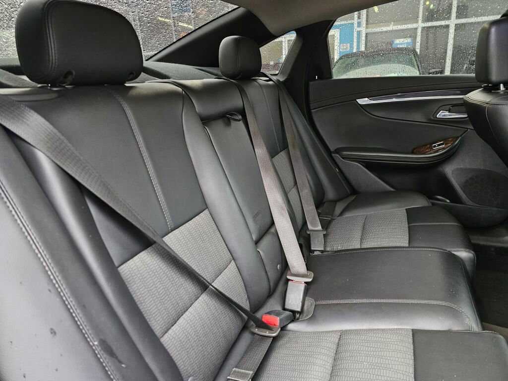 Used 2014 Chevrolet Impala LT w/ Convenience Package image 17