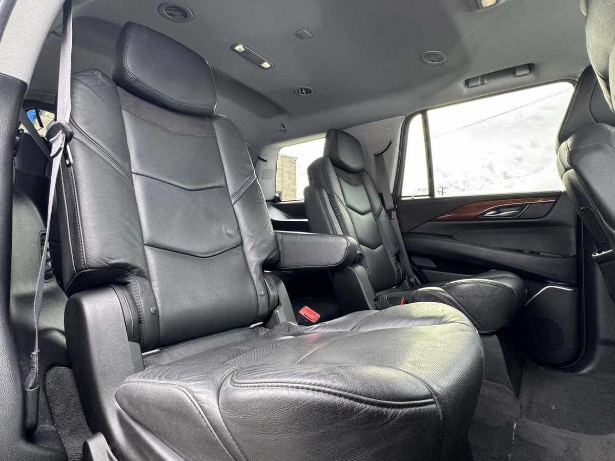 Used 2017 Cadillac Escalade Luxury AWD/4WD image 36
