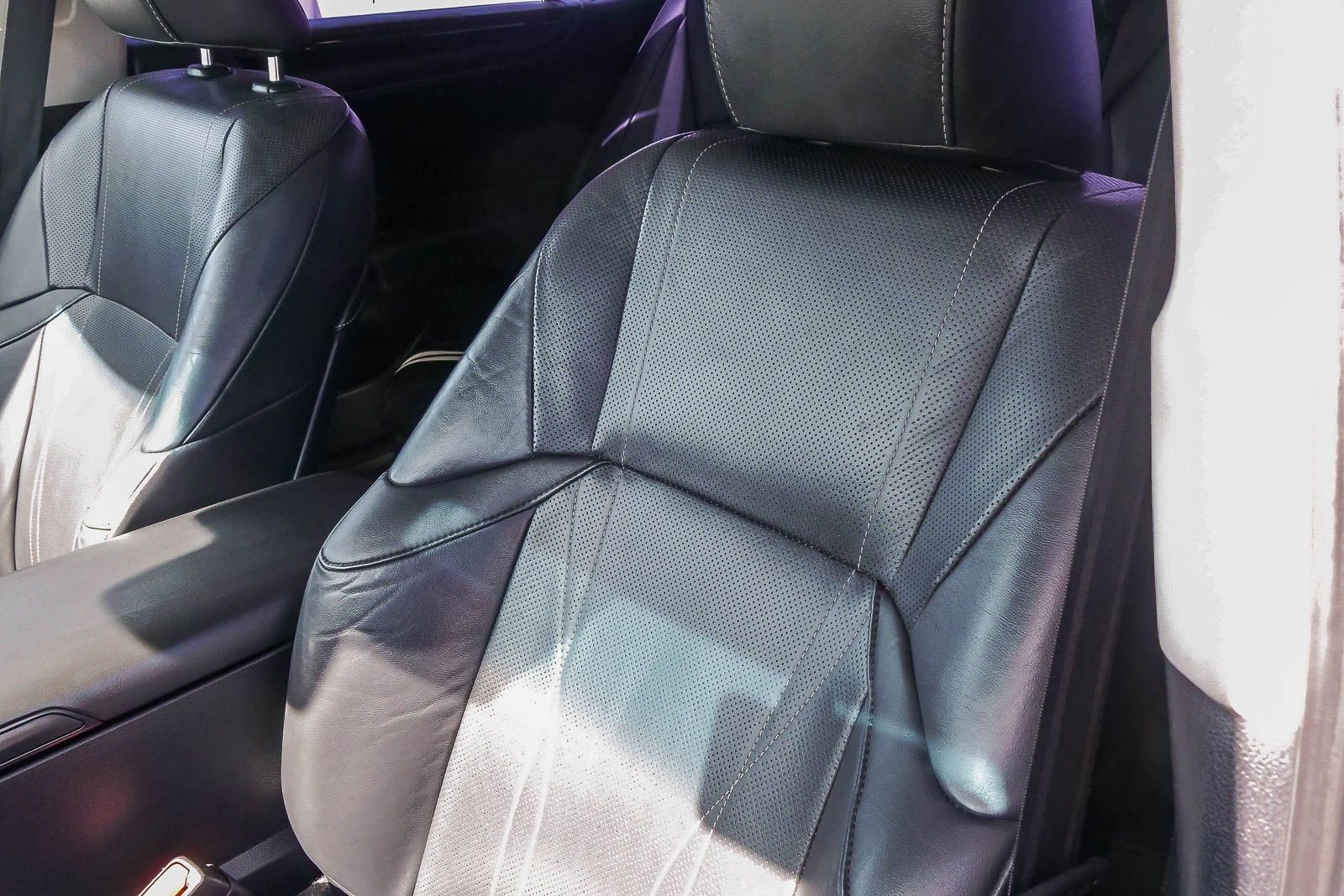 Used 2019 Lexus ES 300h w/ Accessory Package 2 image 21