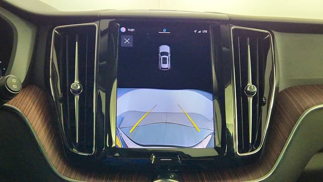 Certified 2023 Volvo XC60 T8 Plus AWD/4WD image 19