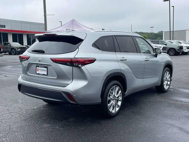 Used 2023 Toyota Highlander Limited FWD image 6