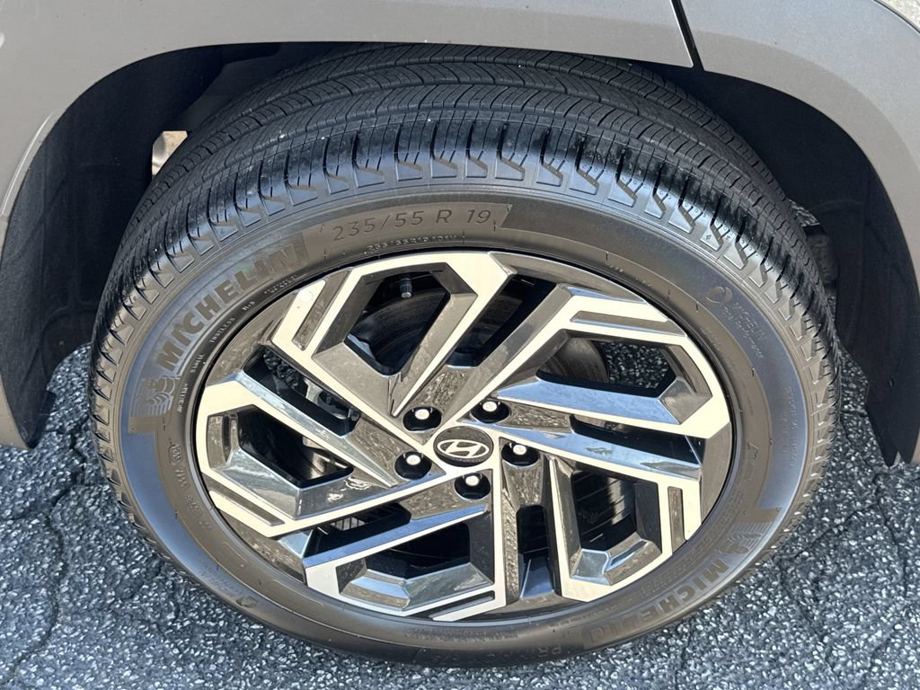 Used 2025 Hyundai Tucson Limited AWD/4WD image 17