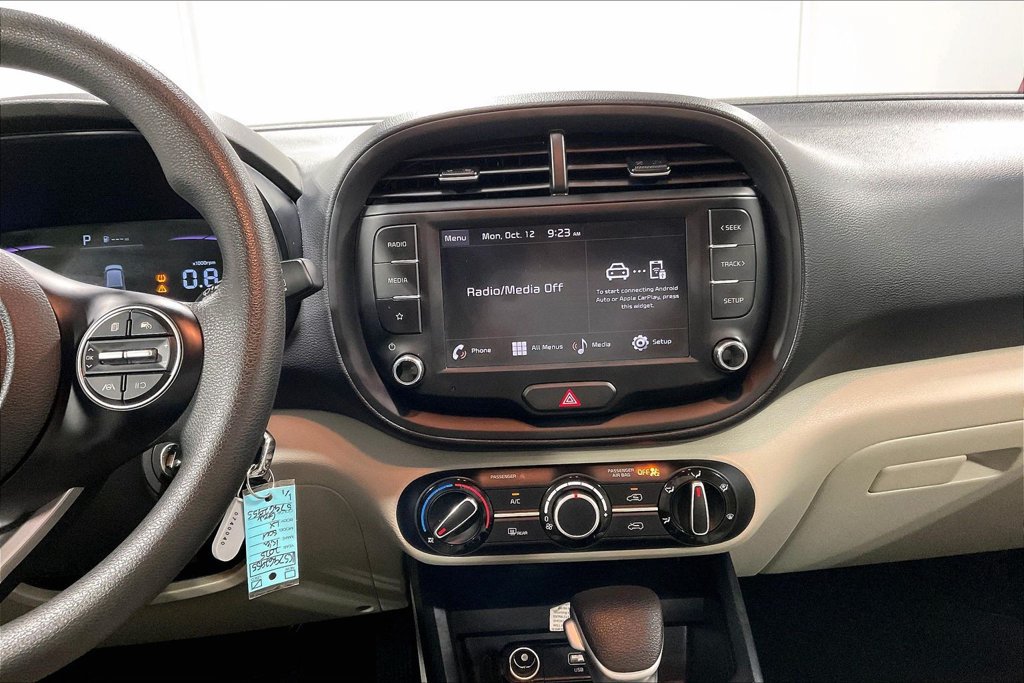 Used 2025 Kia Soul LX w/ LX Technology Package FWD image 7