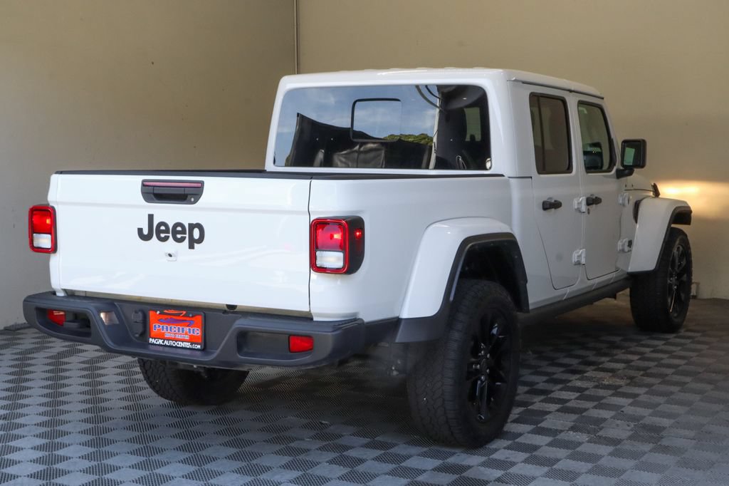 Used 2025 Jeep Gladiator Sport AWD/4WD image 11