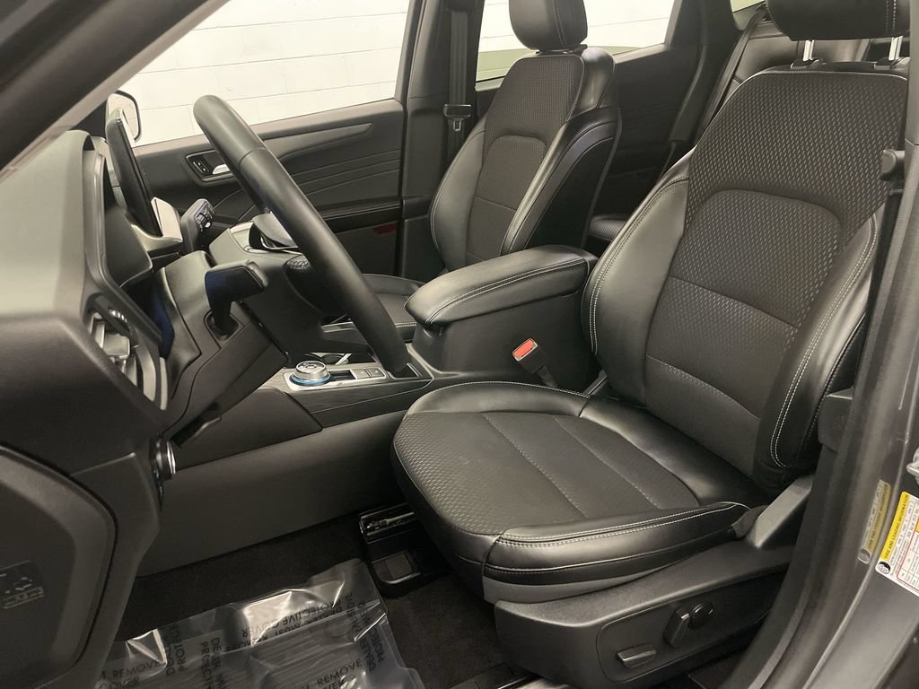 Used 2025 Ford Escape SE FWD image 13