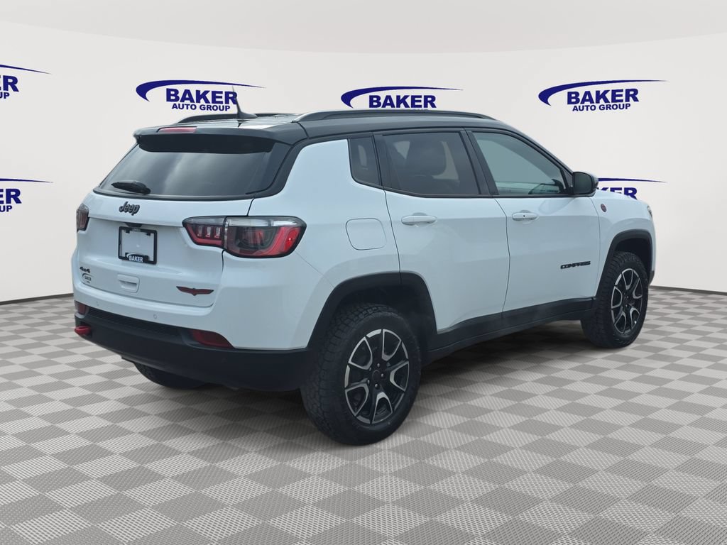 Used 2025 Jeep Compass Trailhawk AWD/4WD image 3
