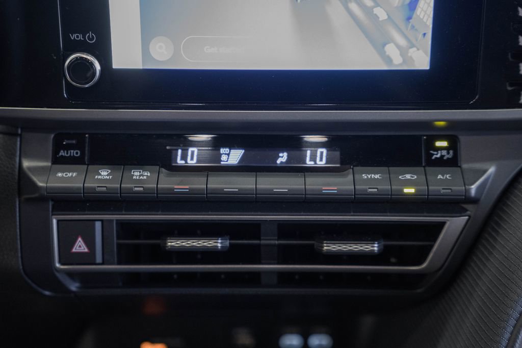 Used 2025 Toyota Camry SE image 21