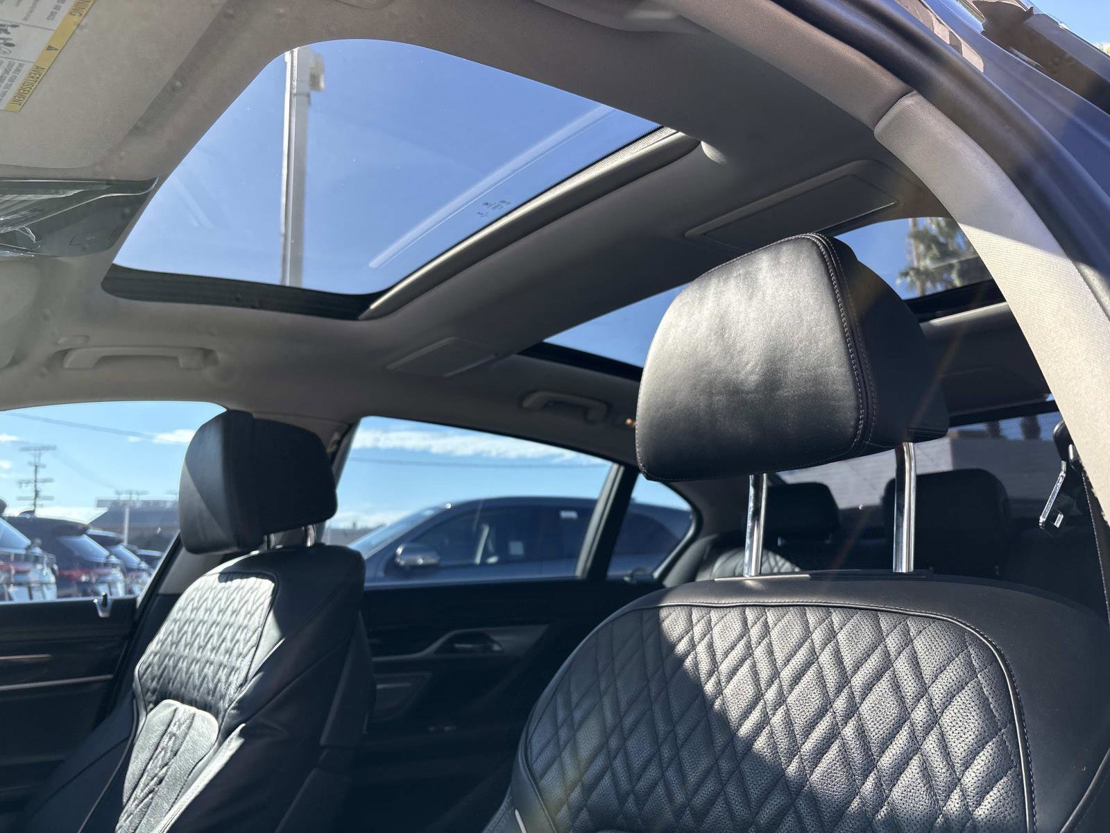 Used 2018 BMW 750i image 23