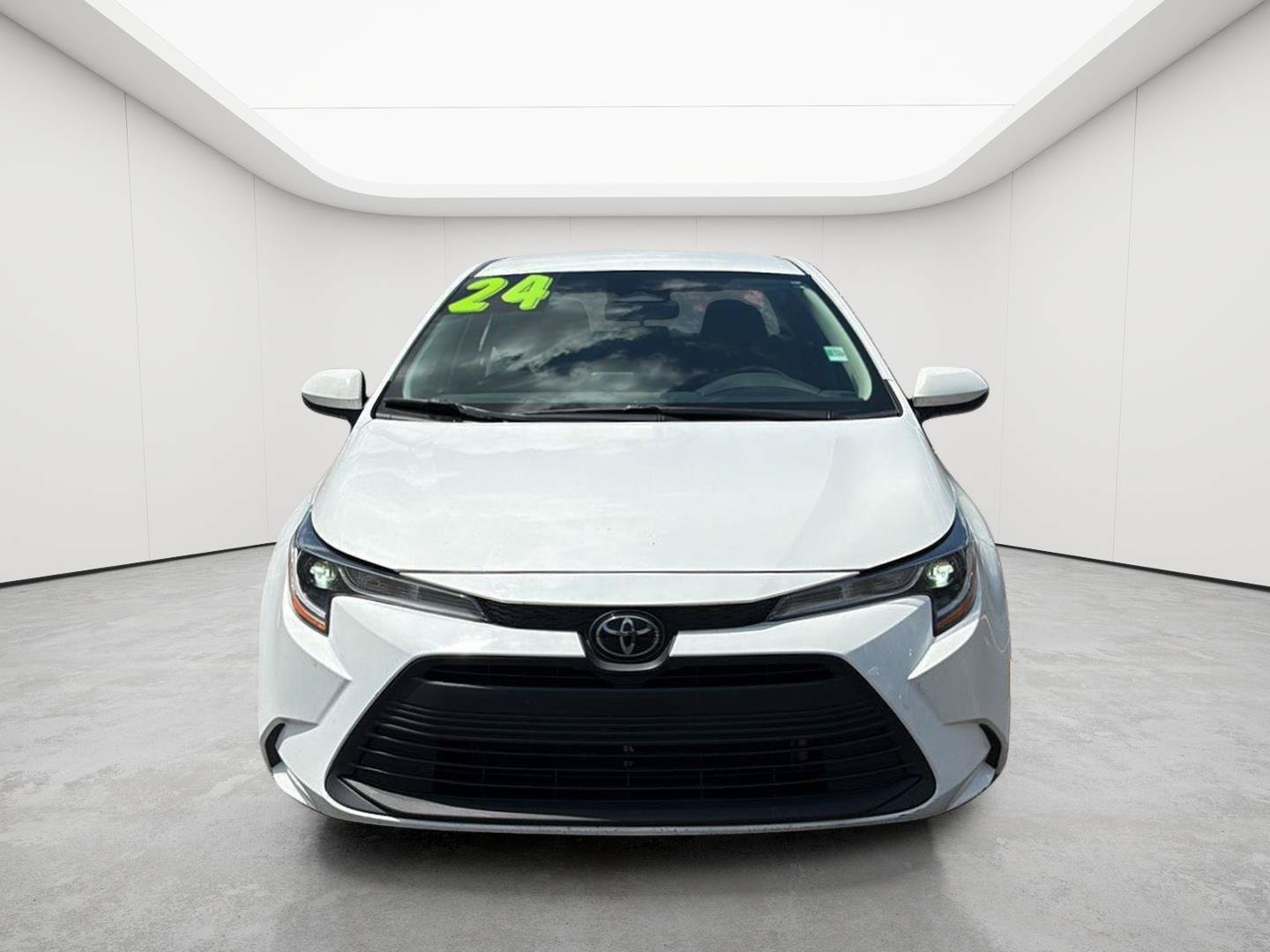 Used 2024 Toyota Corolla LE FWD image 2