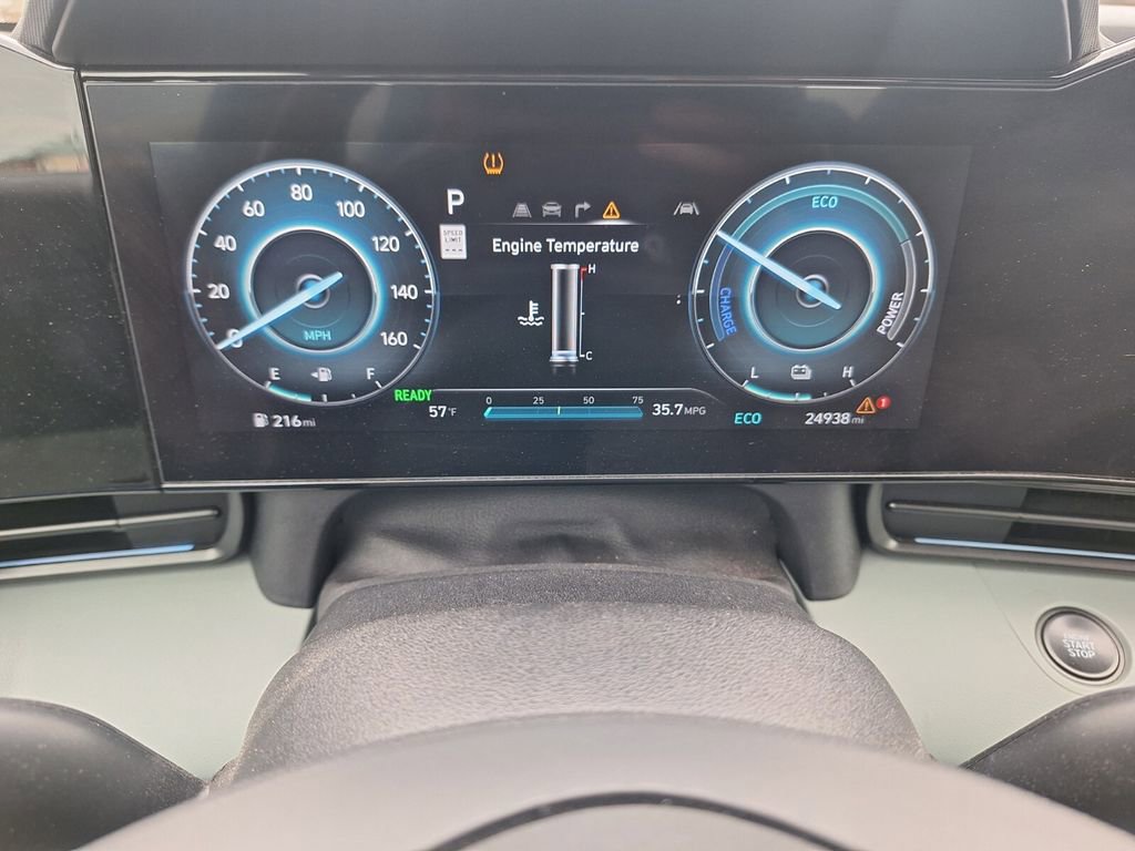 Used 2025 Hyundai Elantra Limited image 16