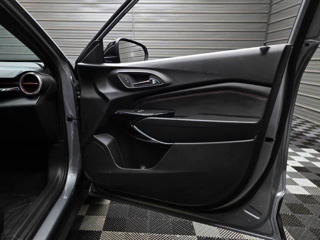 Used 2025 Chevrolet Trax RS w/ Driver Confidence Package FWD image 31