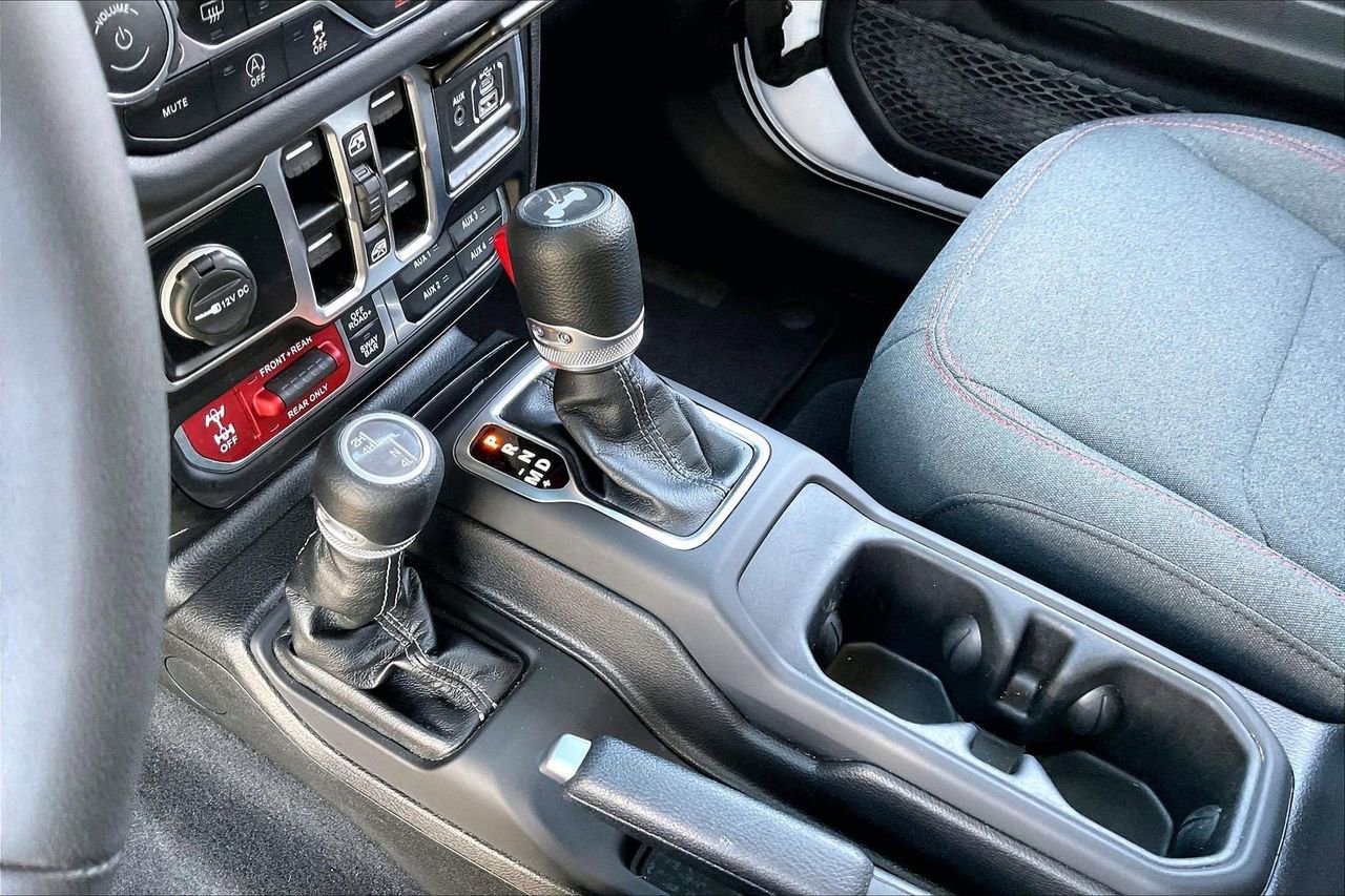 Certified 2025 Jeep Wrangler Unlimited Rubicon w/ Convenience Group image 30