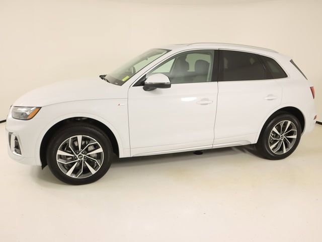 Certified 2023 Audi Q5 2.0T Premium w/ Convenience Package image 2