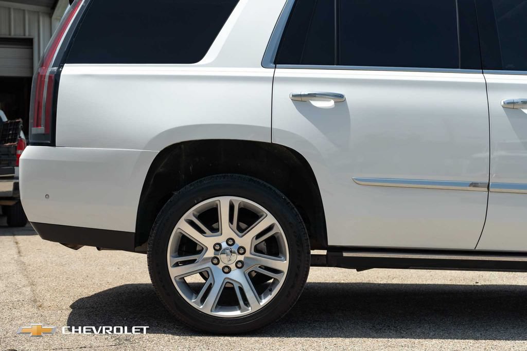 Used 2017 Cadillac Escalade Premium Luxury RWD image 5