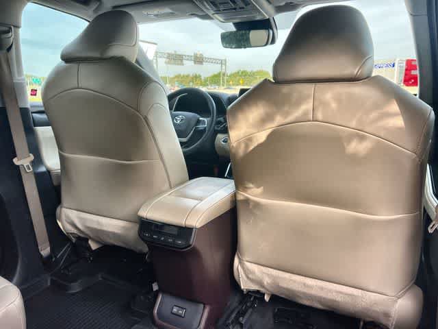 Used 2022 Toyota Highlander XLE AWD/4WD image 13